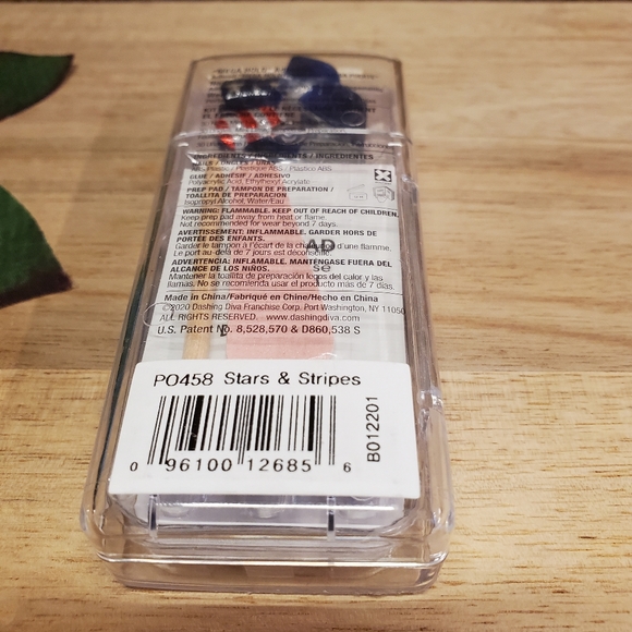 BNIP Dashing Diva Press-On Nails - Stars & Stripes - Picture 2 of 2